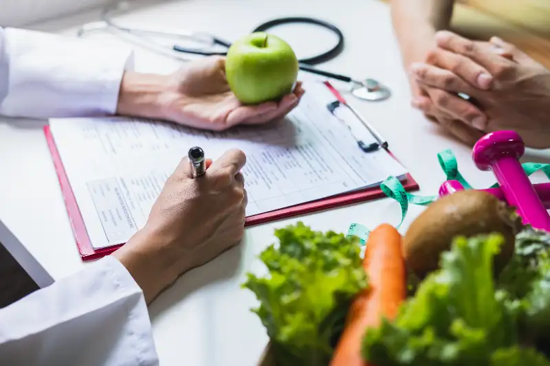 nutritionist giving consultation to patient